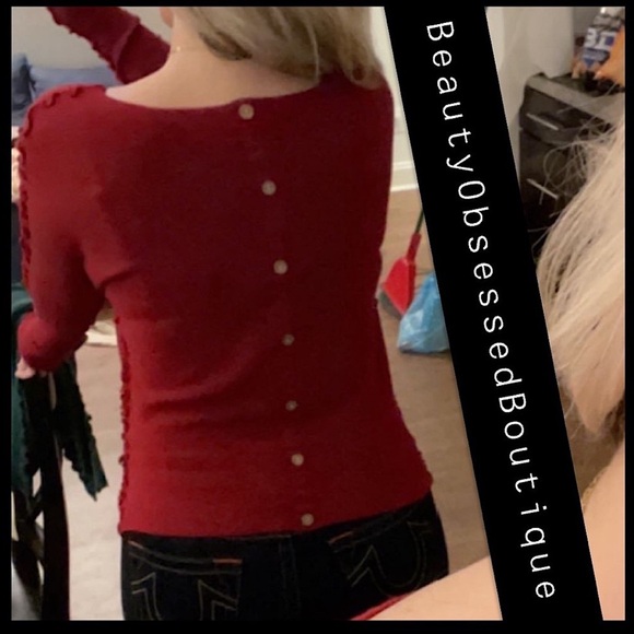 ☃️BOGO50%☃️🆕❤️ALLIE ROSE: RED Ribbed Back Button Down Frilly Arm Sweater SMALL - Picture 3 of 9